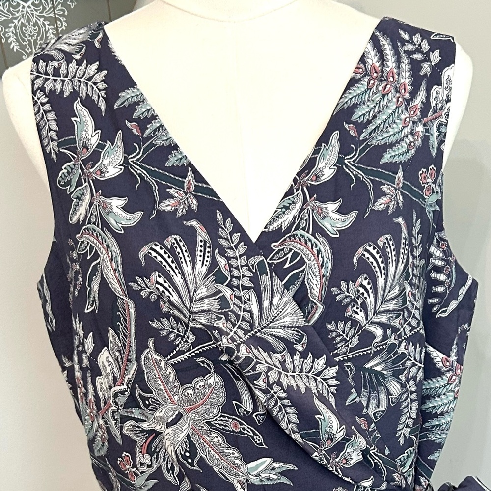 Loft Floral Romper Crossover V-Neck Sleeveless Versatile Waist Tie Size 8 - Picture 3 of 10